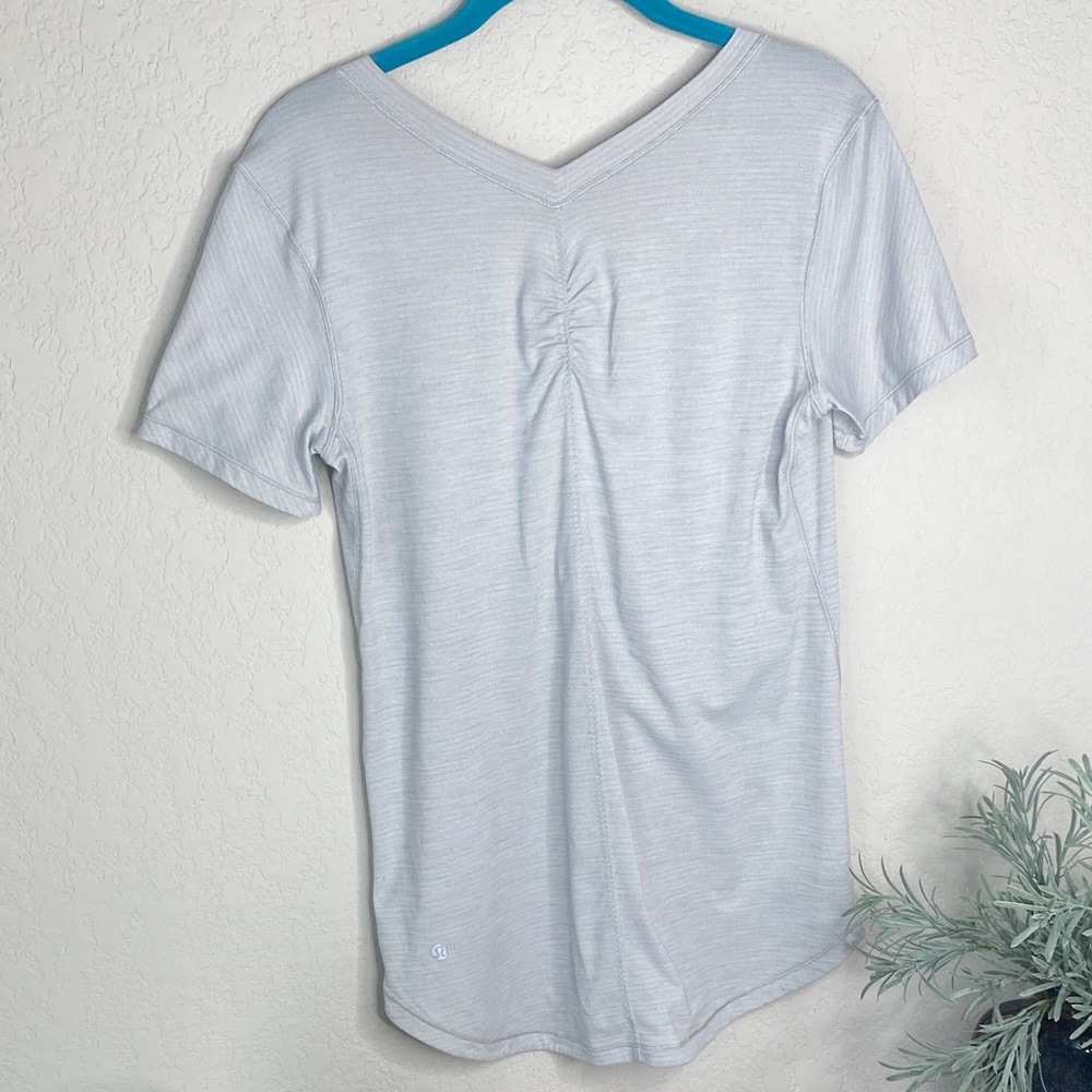 lululemon athletica Light Gray Short Sleeve Scoop Or V-Neck Tee Reversible